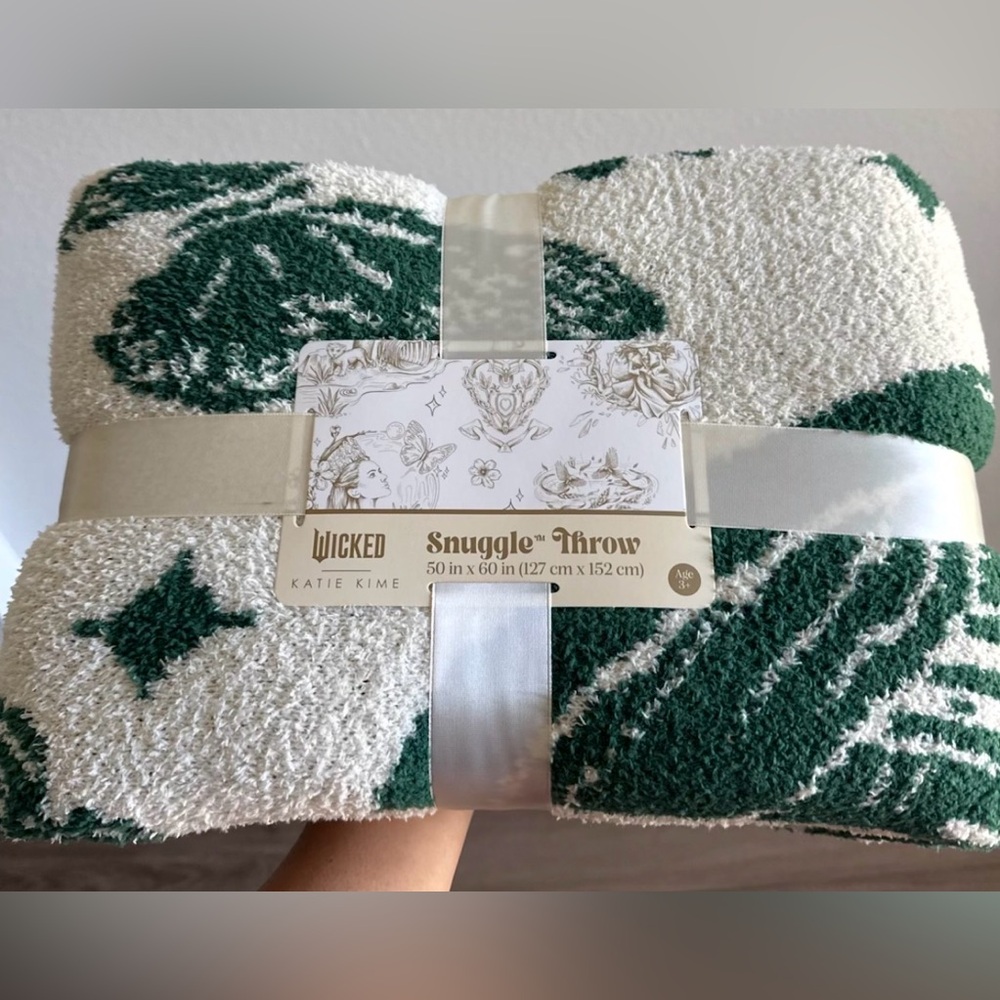 Wicked:For Good x Katie Kime Feather Knit Throw Blanket Green 50x60 NWT in Hand